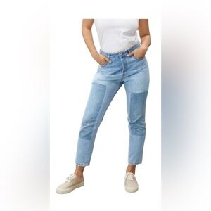 Everlane The Curvy 90s Cheeky
Straight Jeans Patch Knee Crop size 24